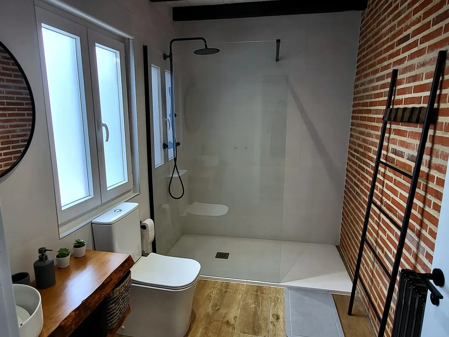 bano ducha obra ladrillo visto casa rural cantabria