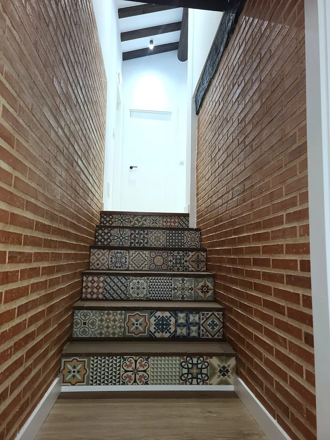 escalera suelo hidraulico casa rural arenas de iguna