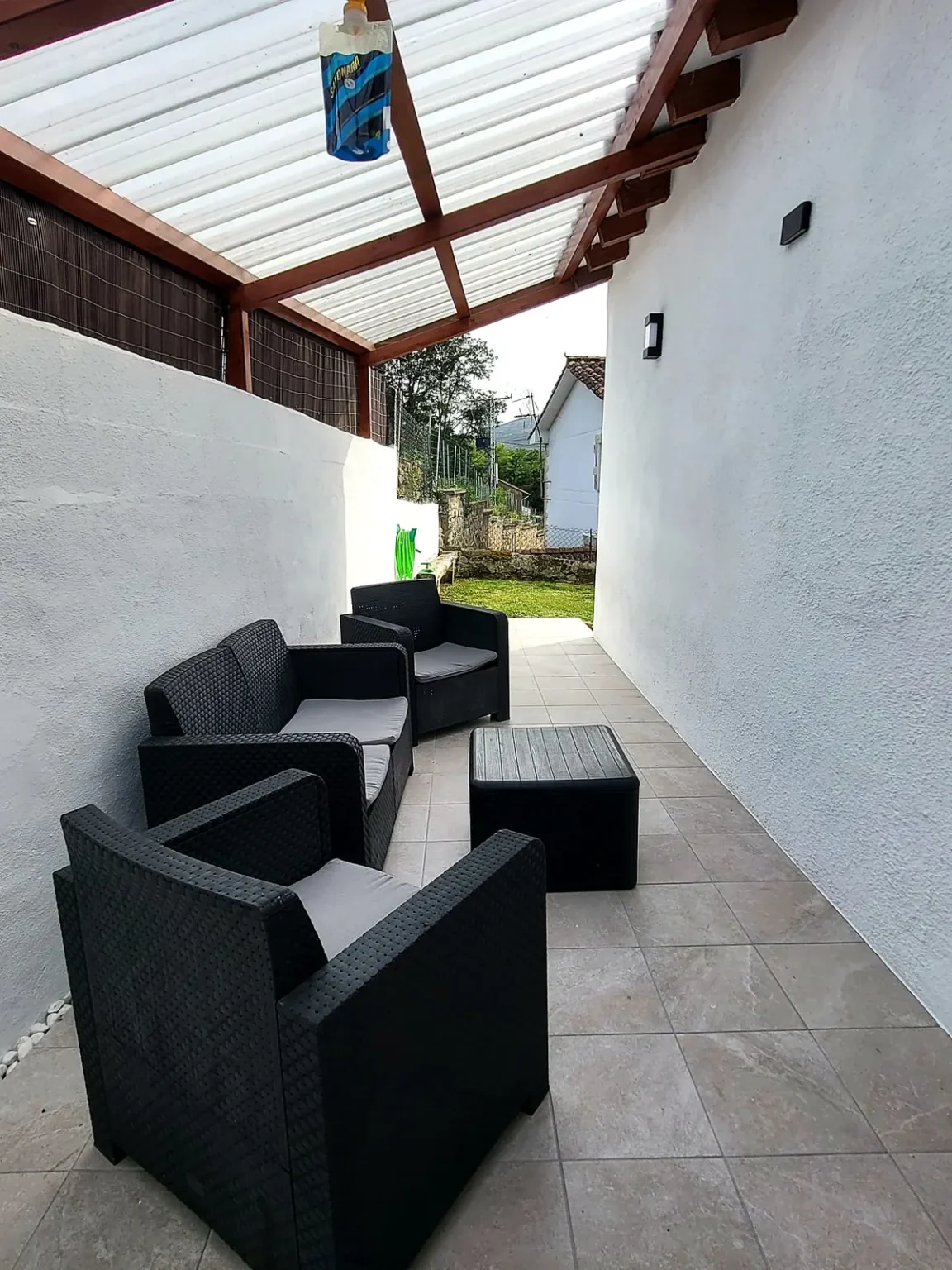 terraza cubierta casa rural cantabria